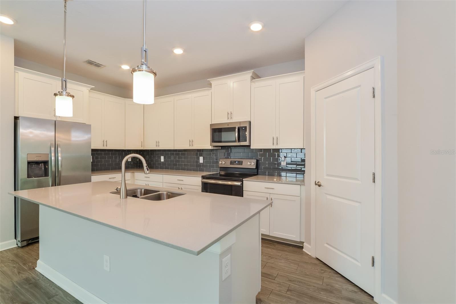 413 BRUNSWICK DR, DAVENPORT, FL, 33837