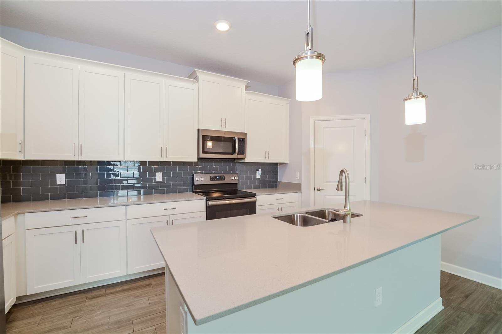 413 BRUNSWICK DR, DAVENPORT, FL, 33837