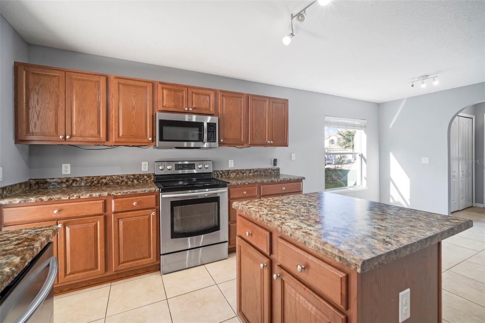 1303 ALHAMBRA CREST DR, RUSKIN, FL, 33570