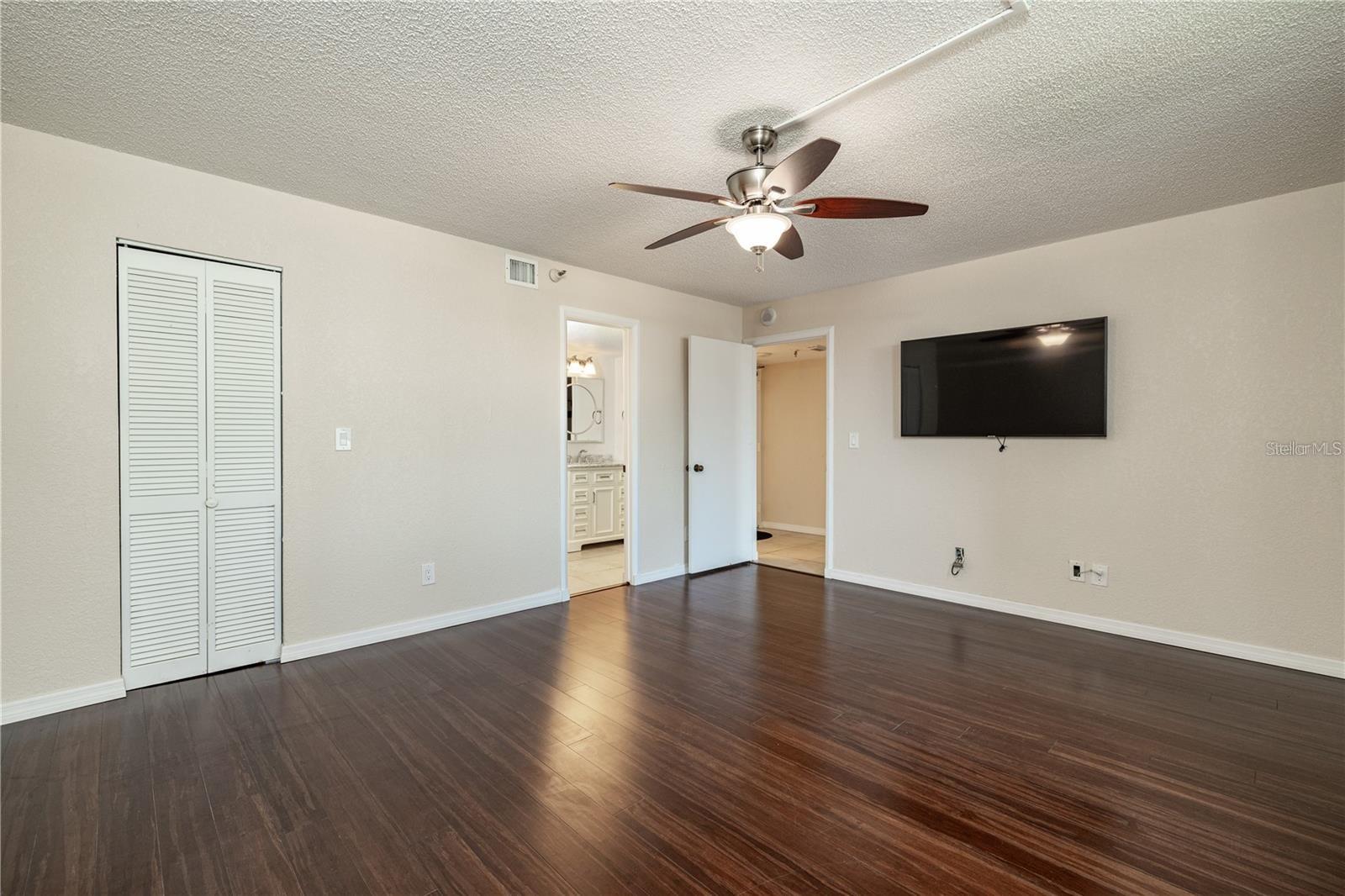 5950 PELICAN BAY PLZ S #204, GULFPORT, FL, 33707