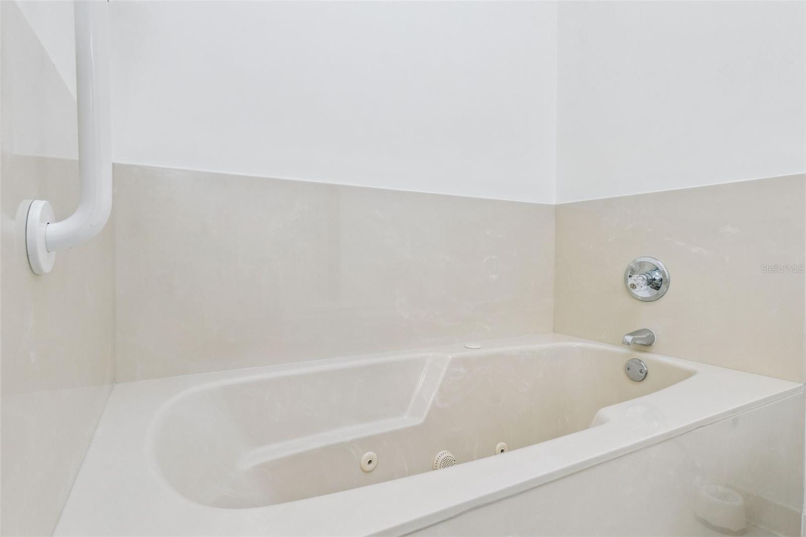 2697 CLUBHOUSE DR, LAKE WALES, FL, 33898