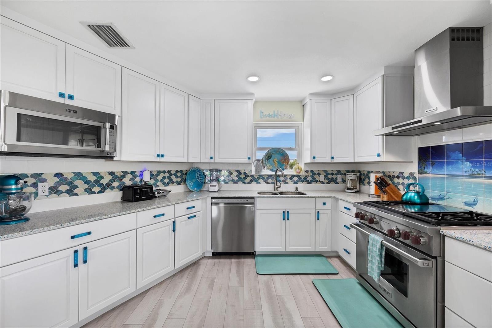 D6144543 Property Photo