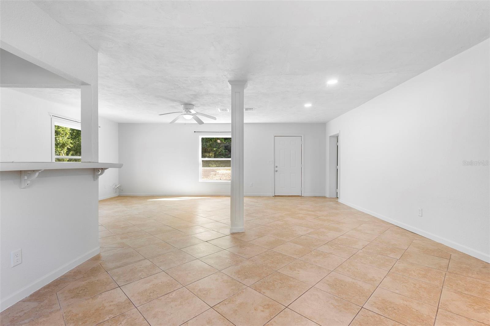 V4945693 Property Photo