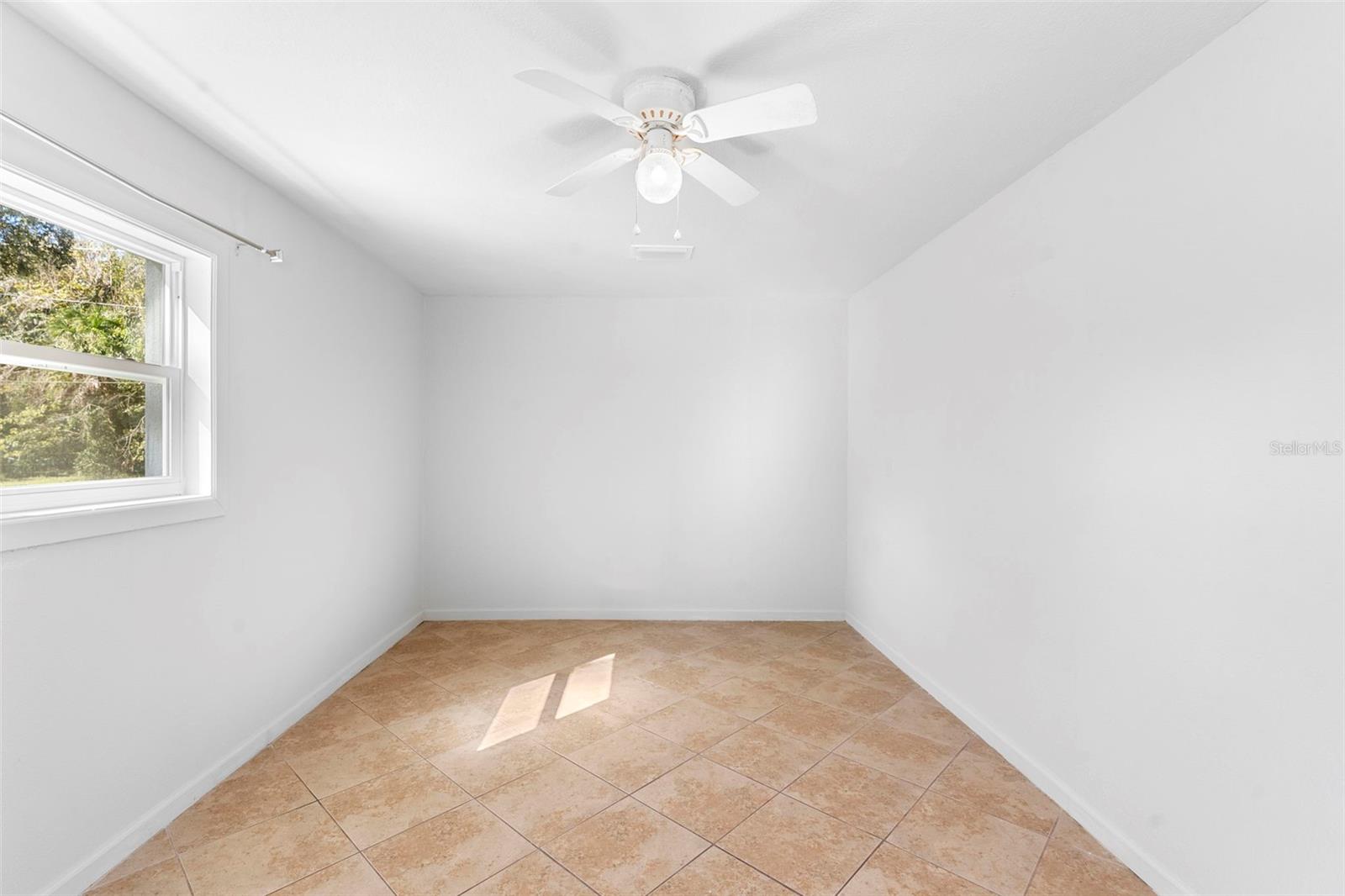 V4945693 Property Photo