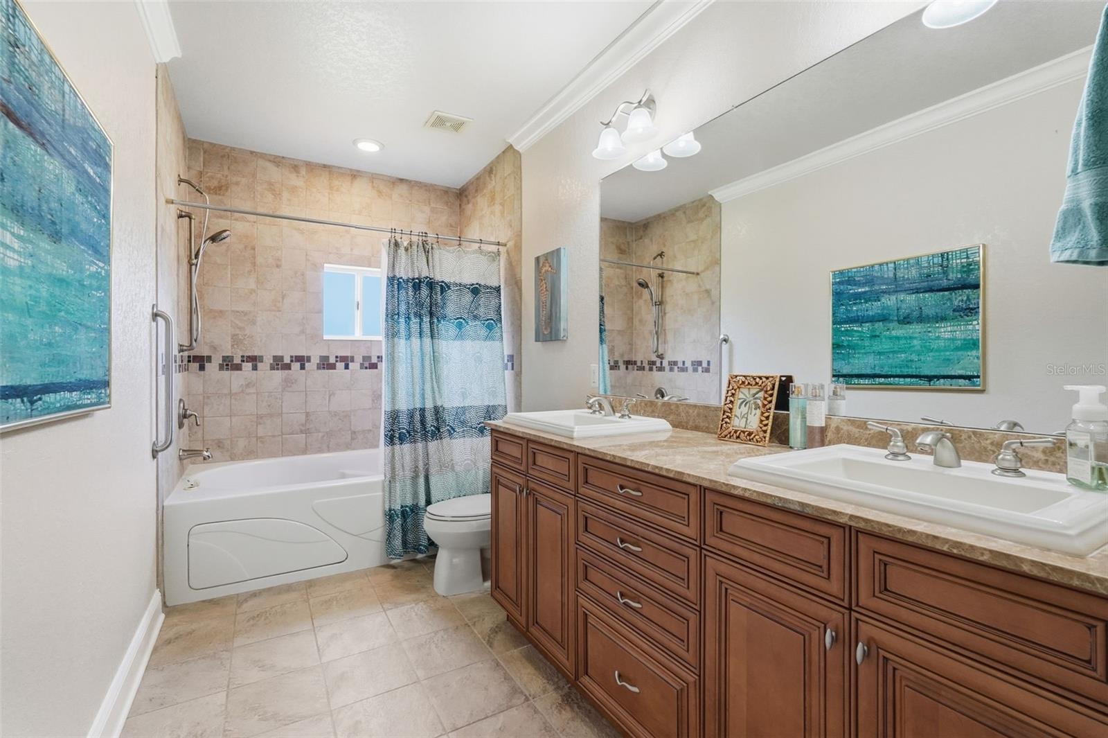 TB8443998 Property Photo