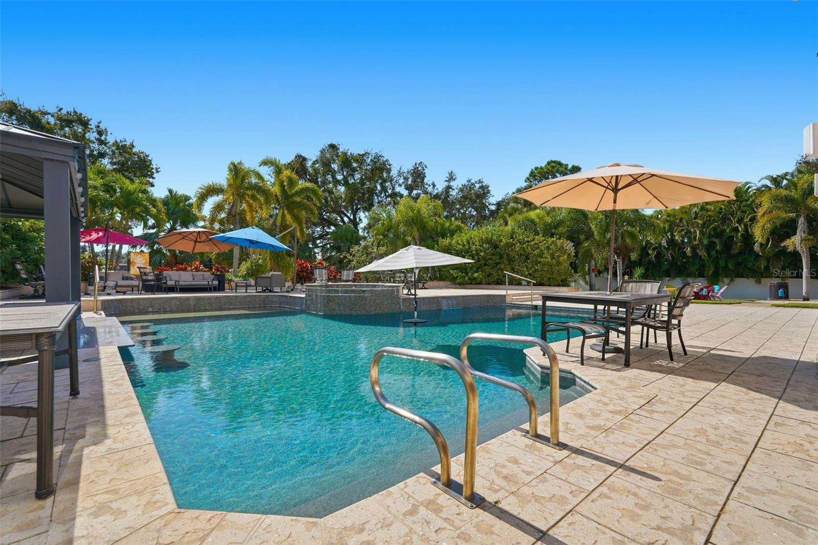 TB8443998 Property Photo