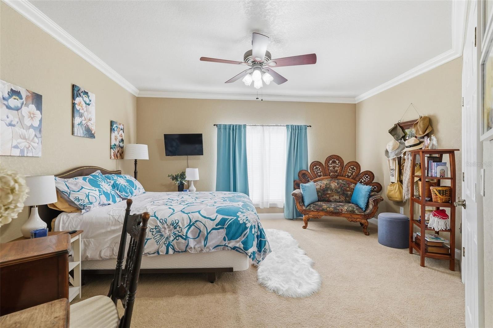 TB8443998 Property Photo