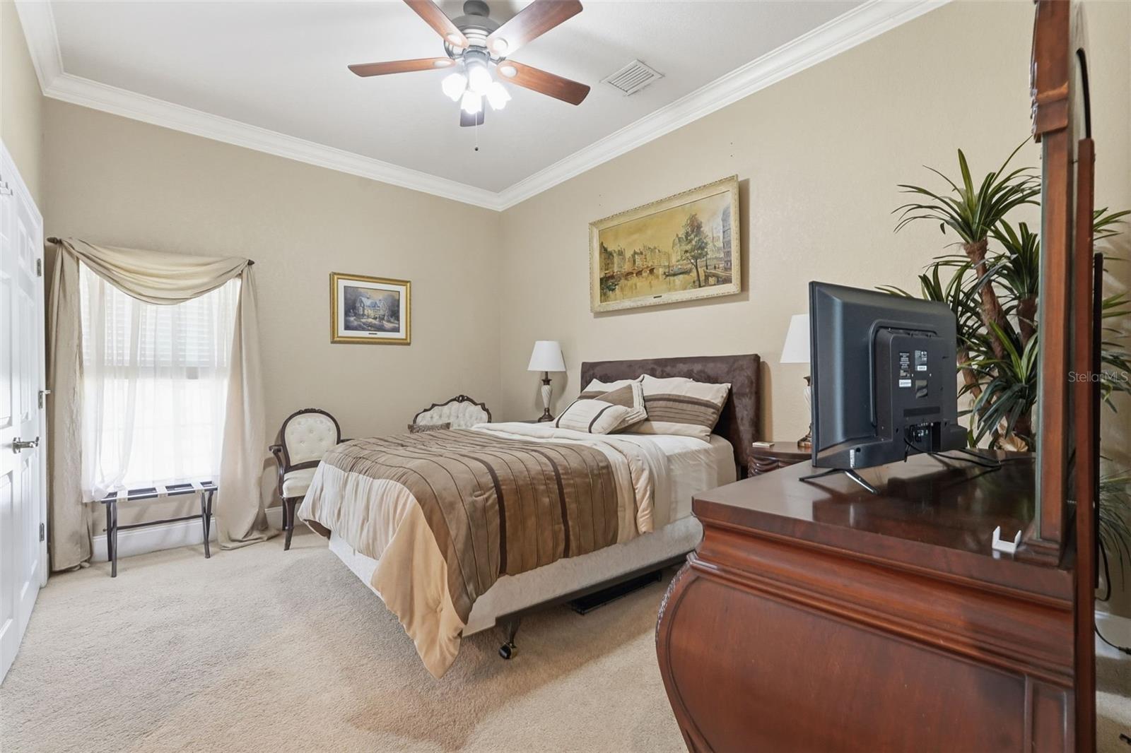 TB8443998 Property Photo