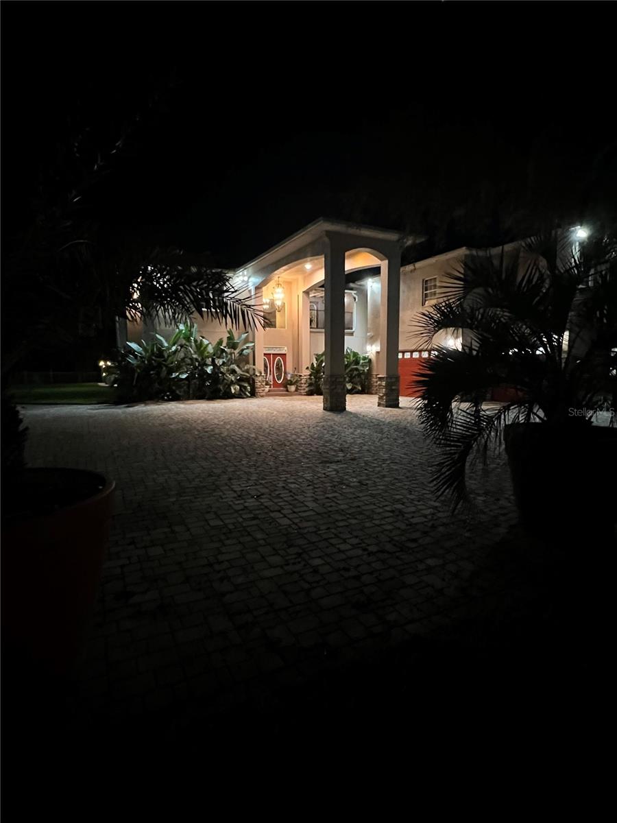 TB8443998 Property Photo