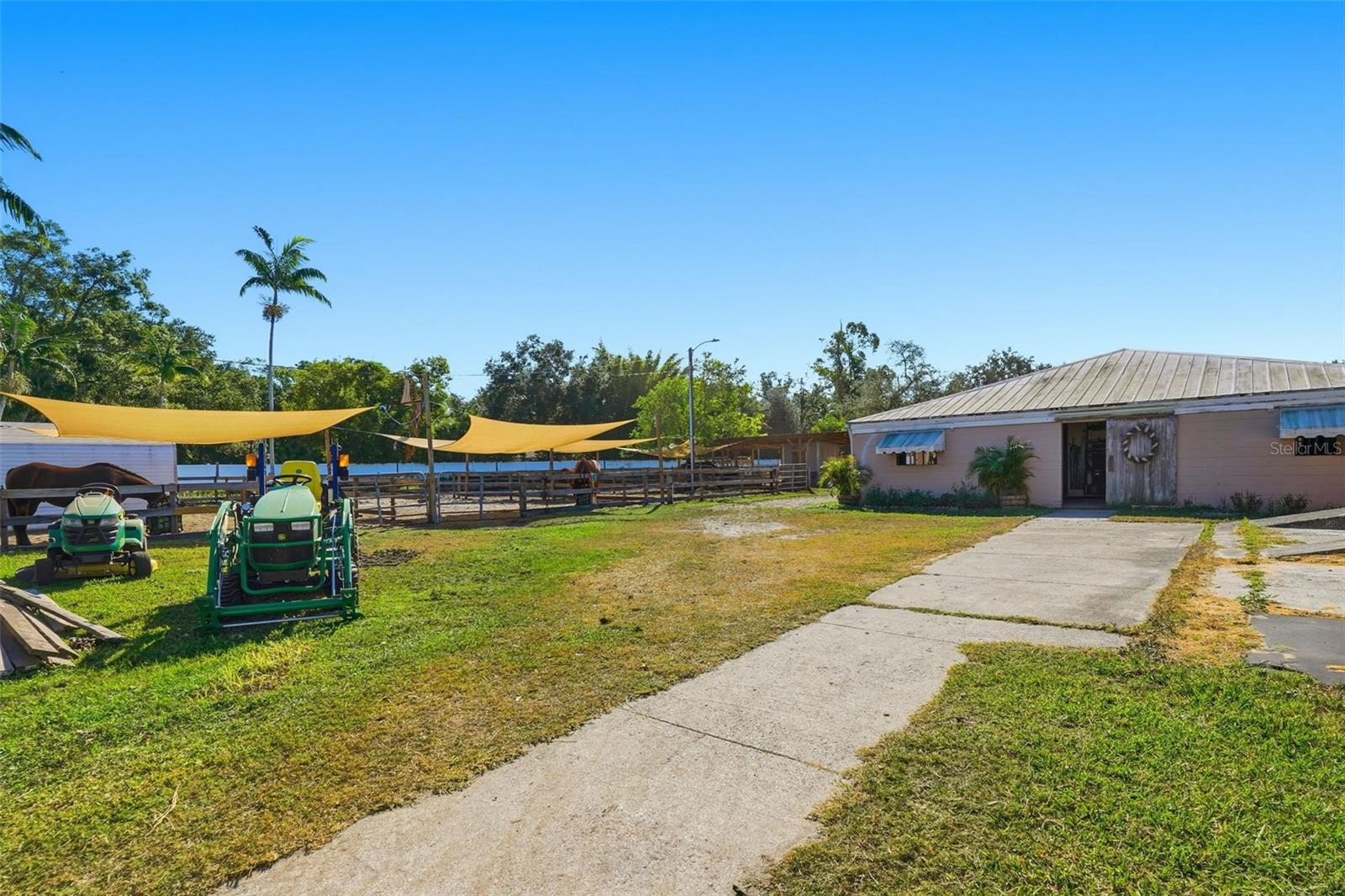 TB8443998 Property Photo