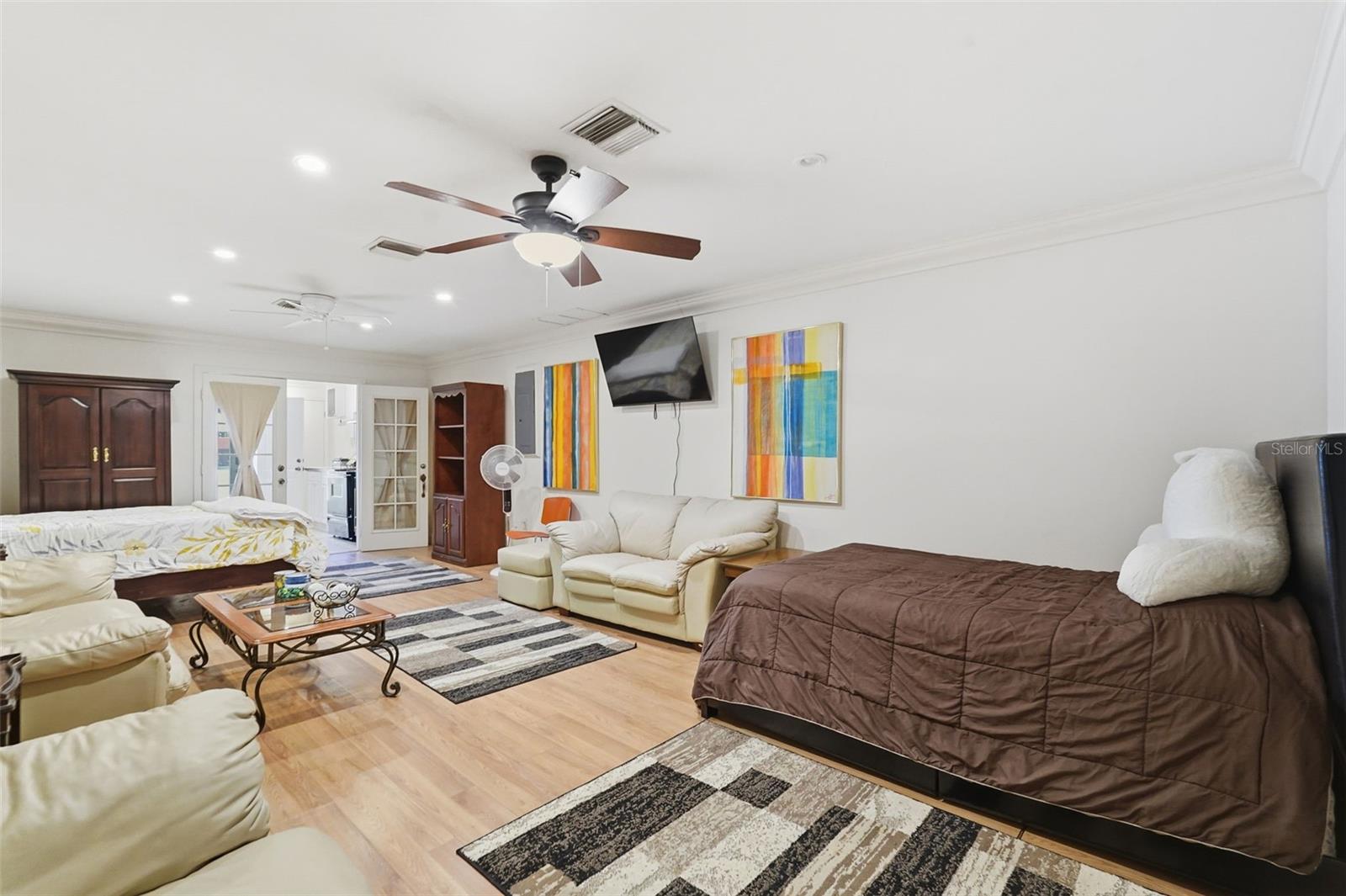 TB8443998 Property Photo