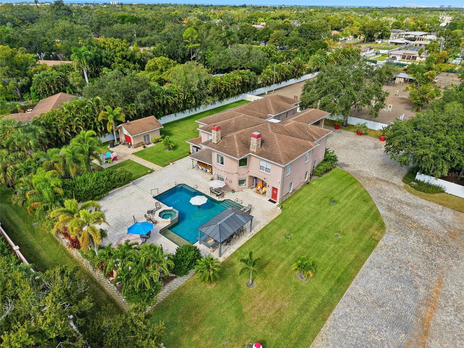 TB8443998 Property Photo