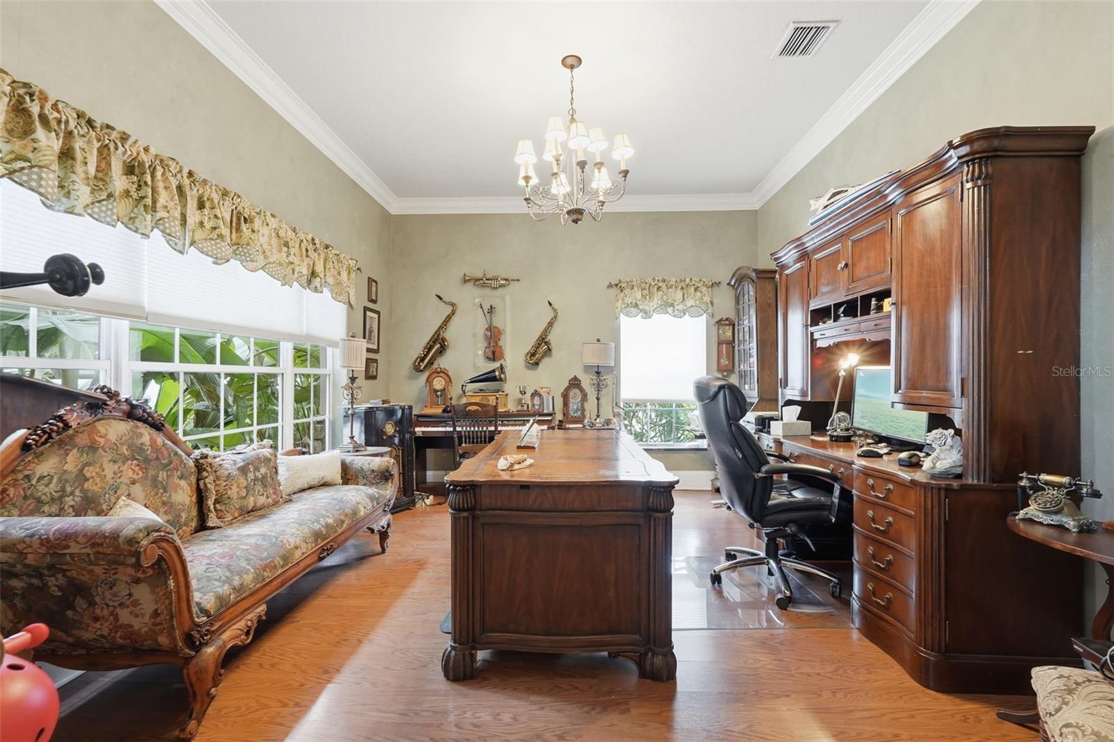 TB8443998 Property Photo