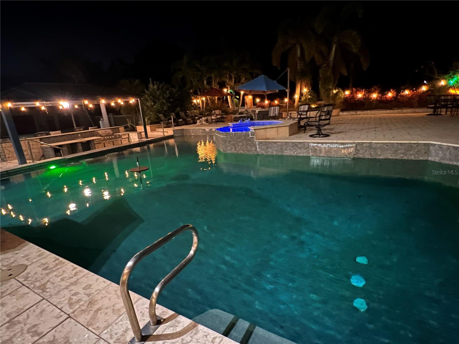 TB8443998 Property Photo