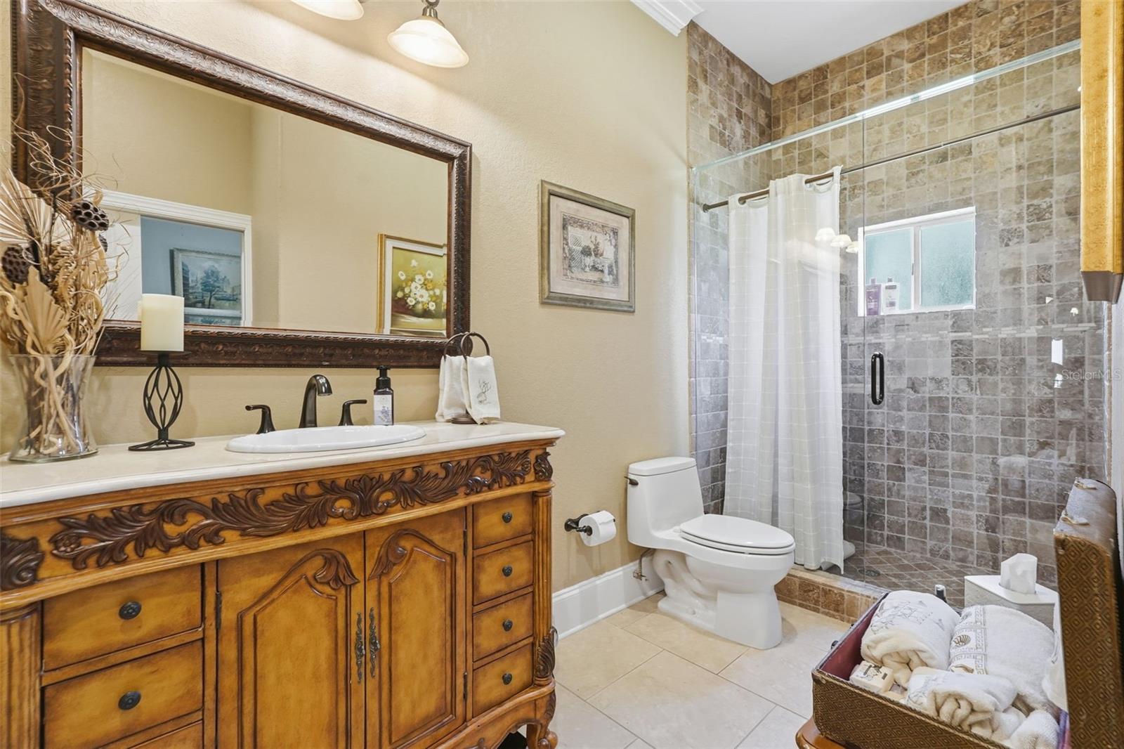 TB8443998 Property Photo