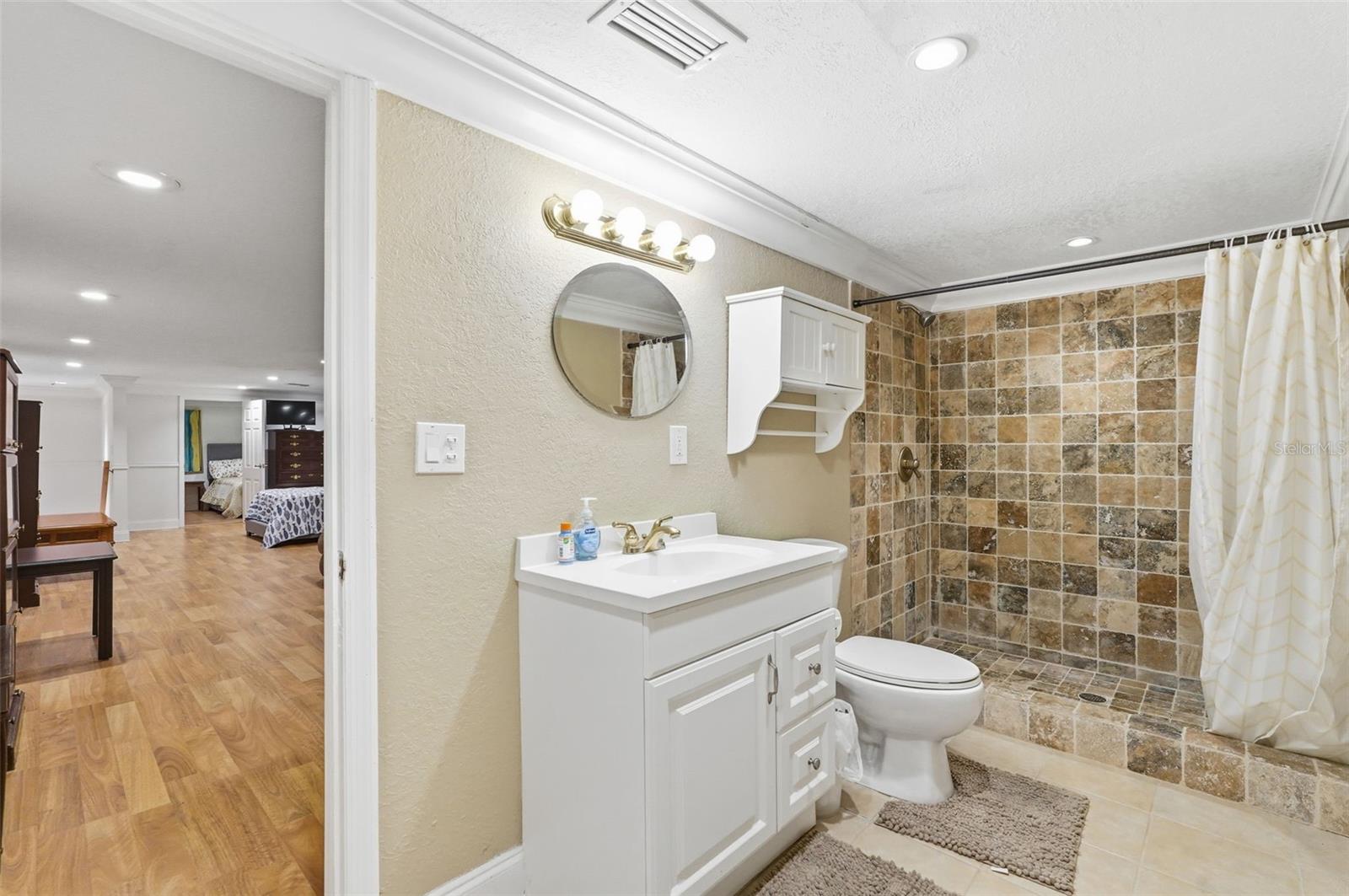 TB8443998 Property Photo