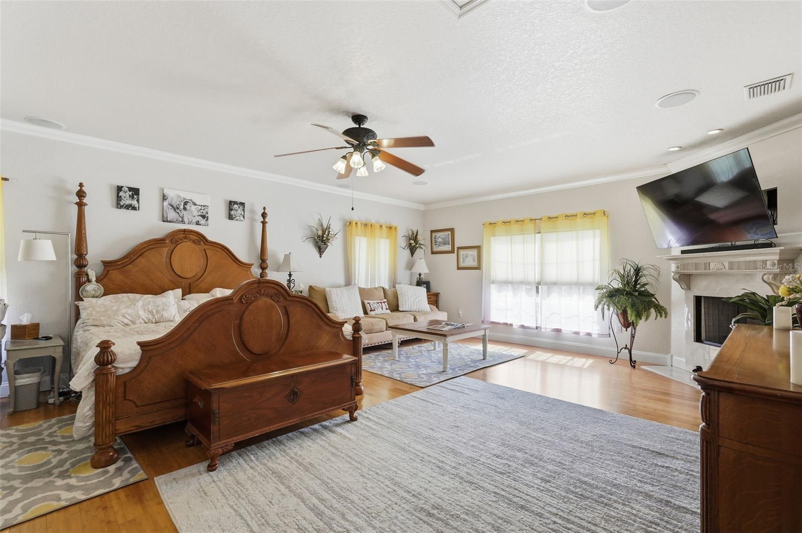 TB8443998 Property Photo