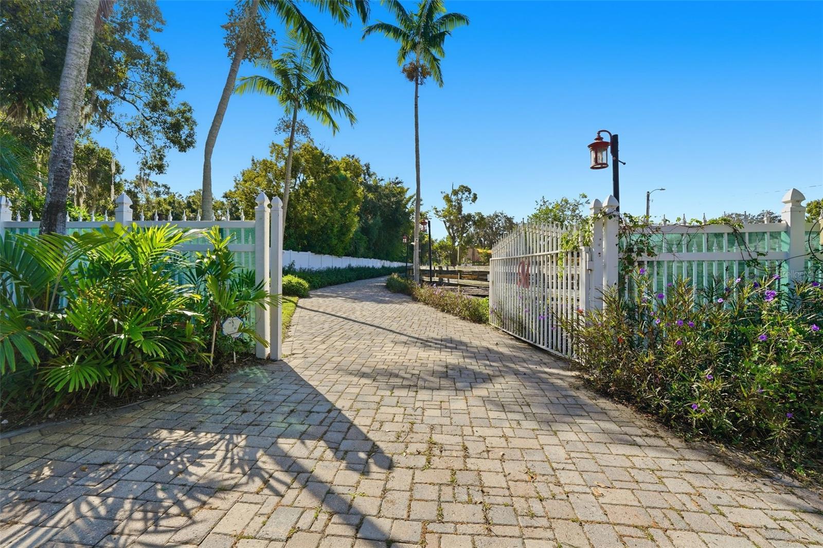 TB8443998 Property Photo