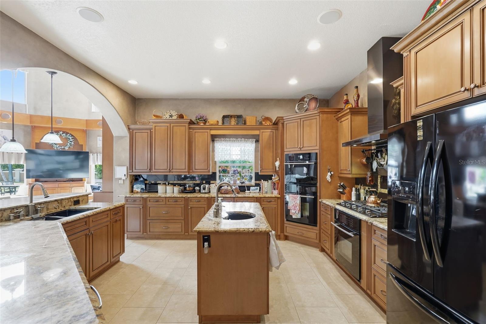 TB8443998 Property Photo