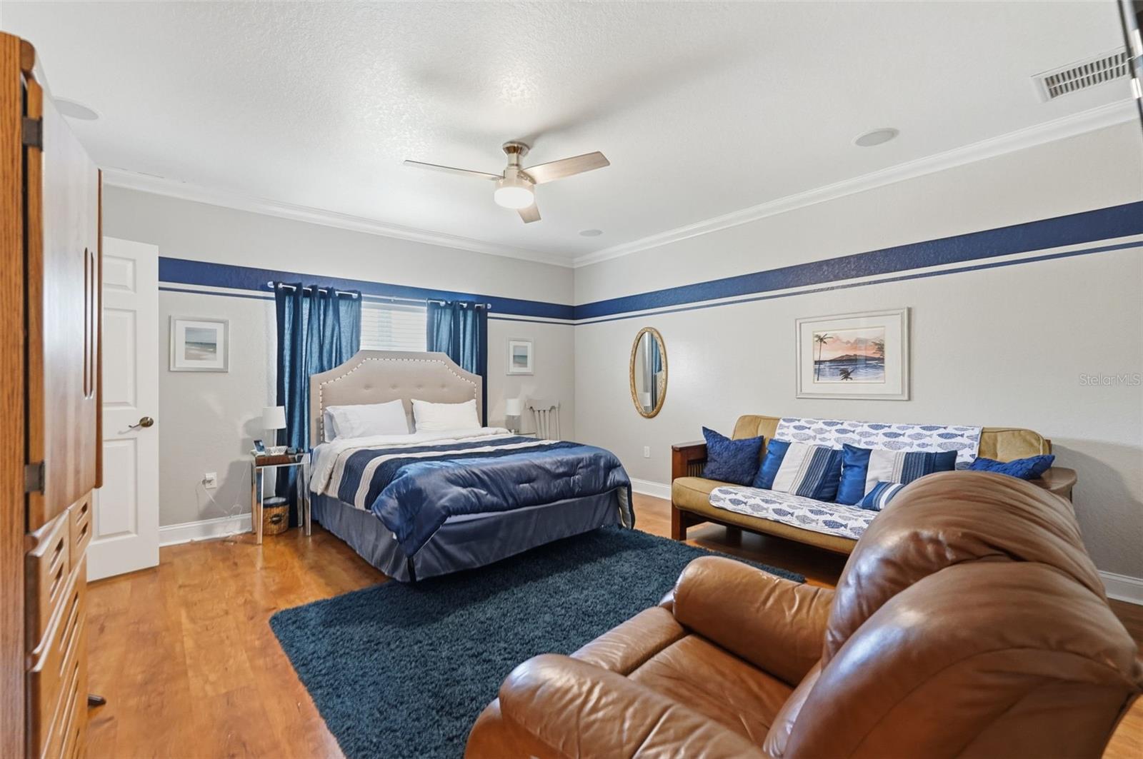 TB8443998 Property Photo