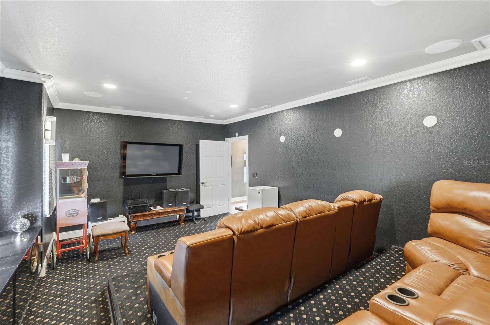 TB8443998 Property Photo