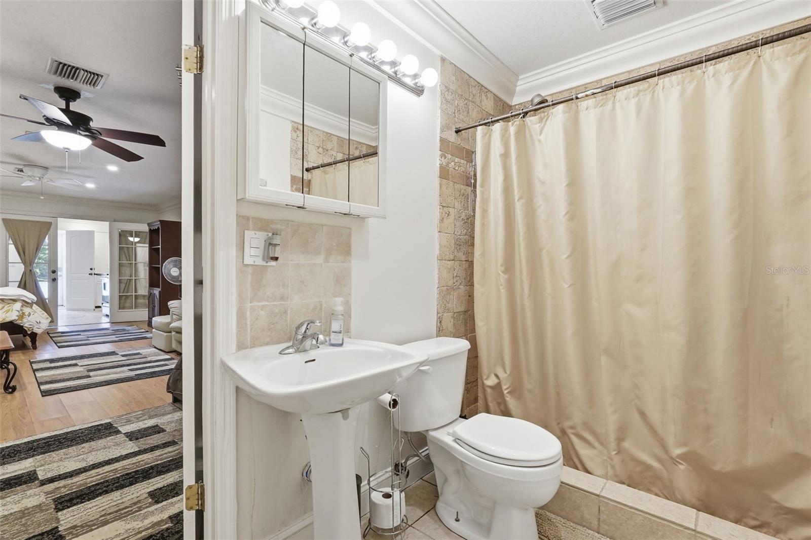 TB8443998 Property Photo