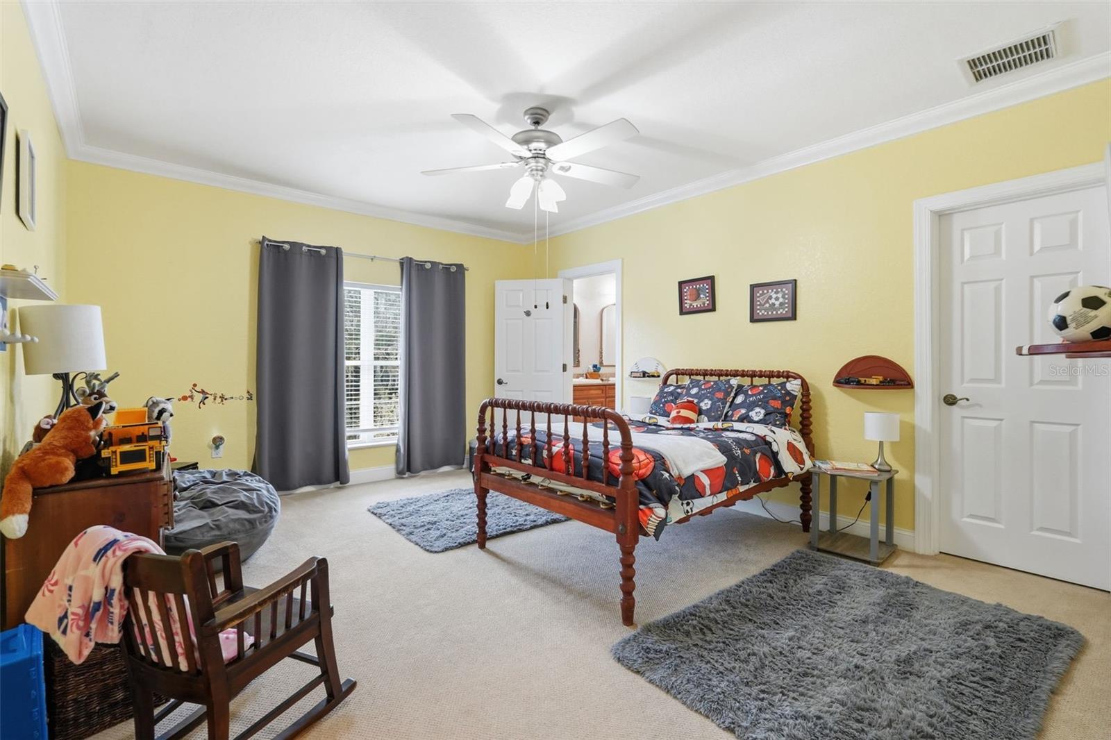 TB8443998 Property Photo