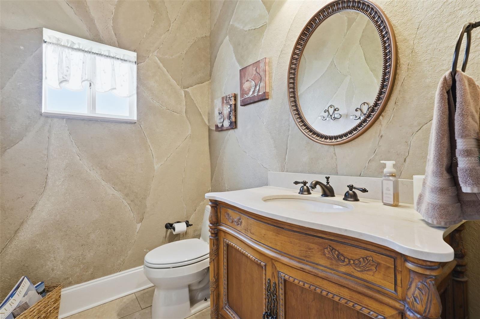 TB8443998 Property Photo