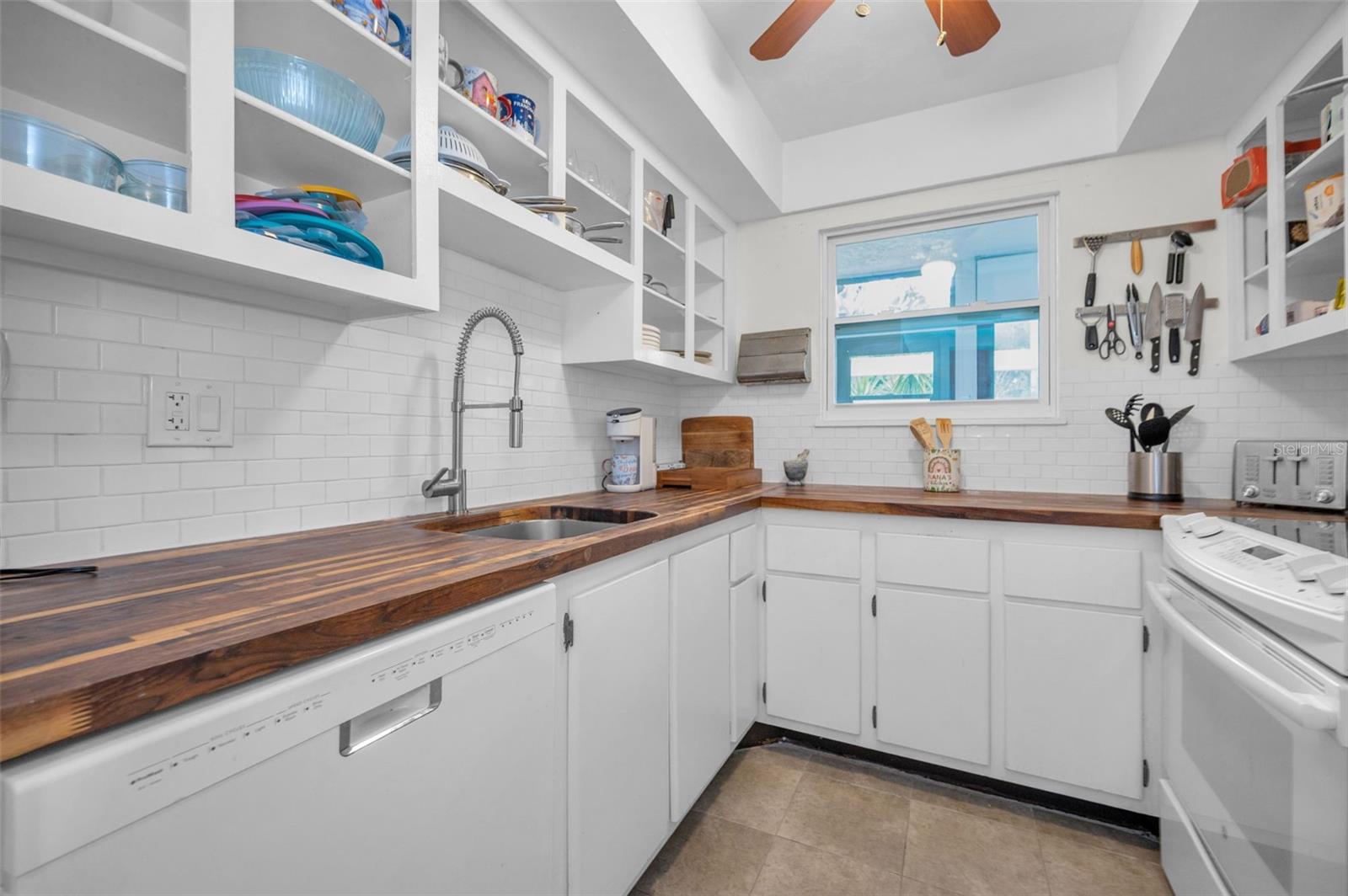 631 WINDRUSH BAY DR #143, TARPON SPRINGS, FL, 34689