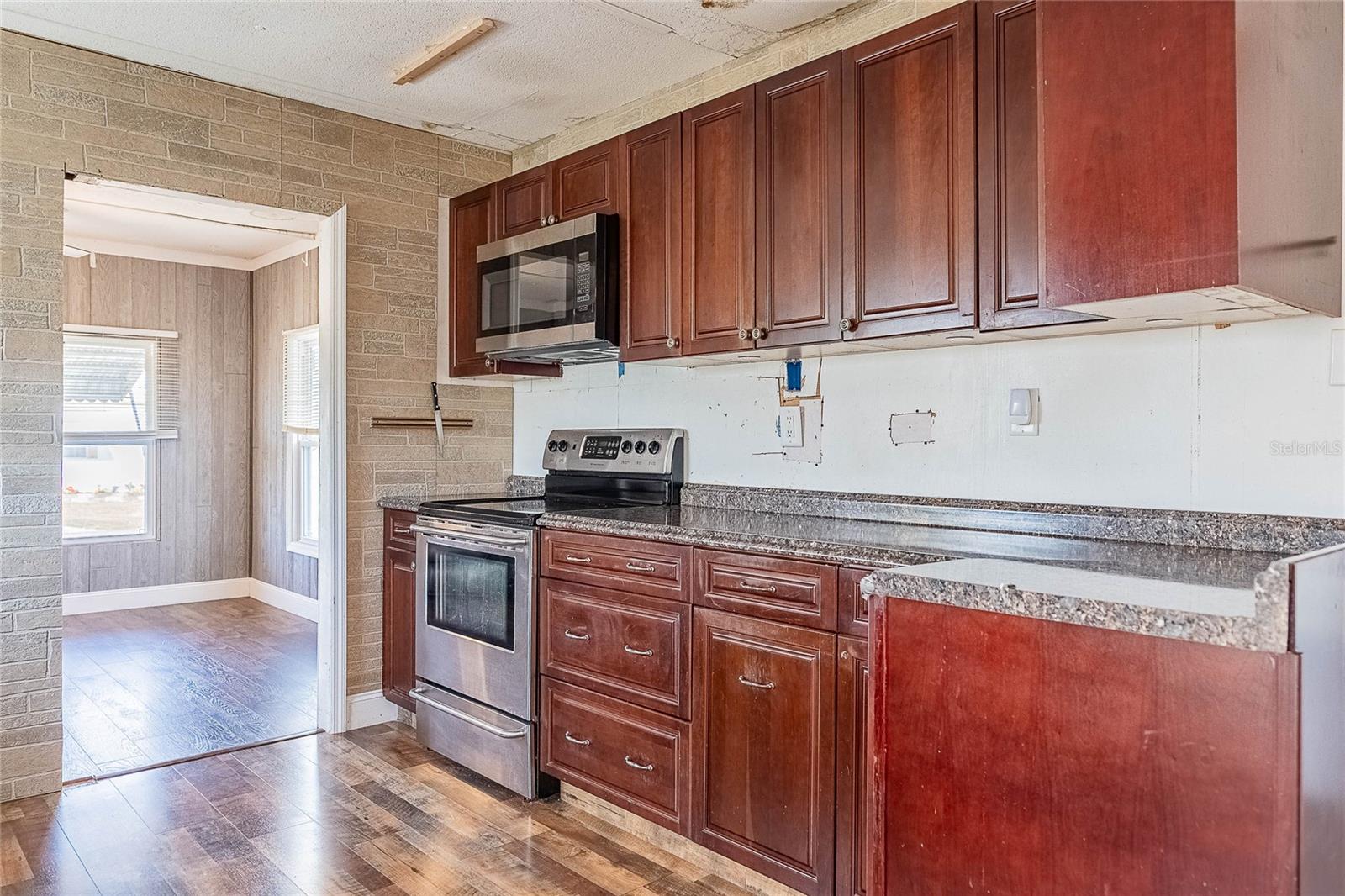 TB8444019 Property Photo