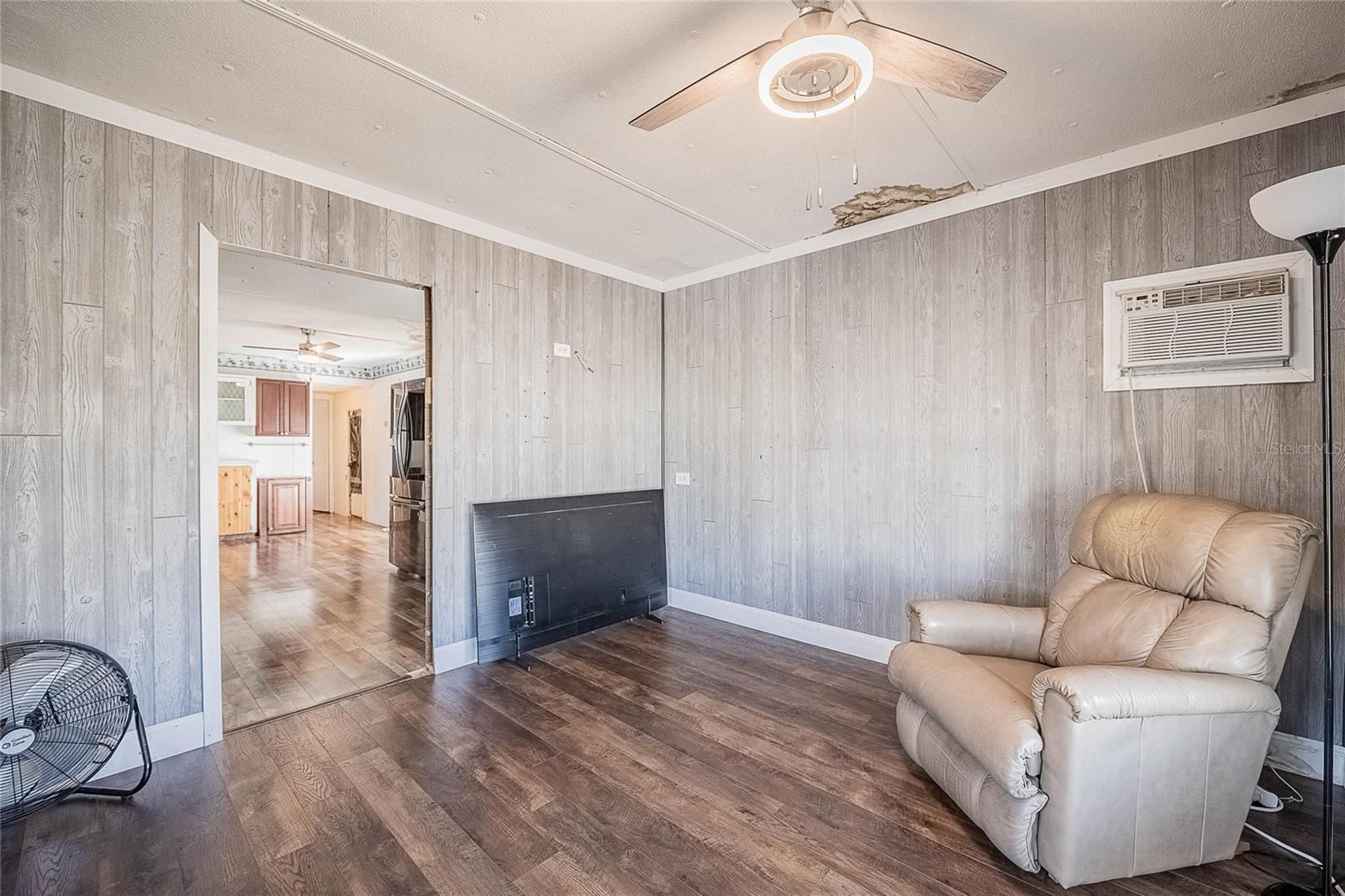 TB8444019 Property Photo