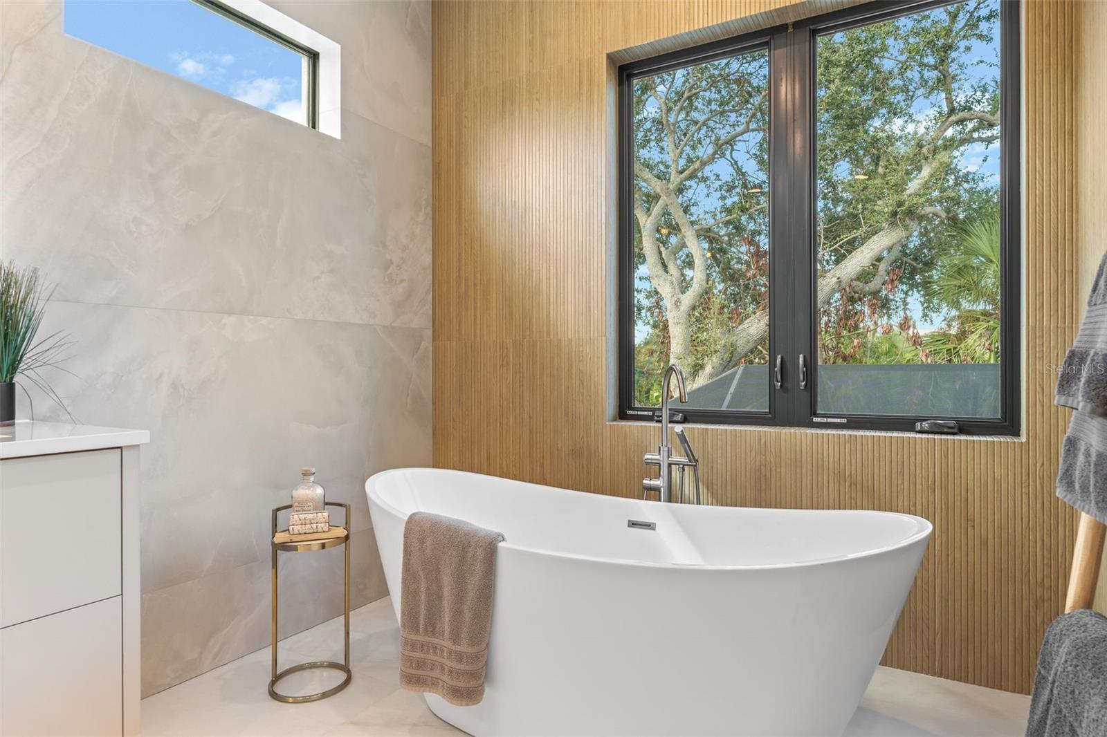 1683 SIESTA DR, SARASOTA, FL, 34239