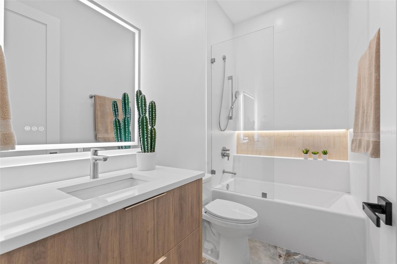 1683 SIESTA DR, SARASOTA, FL, 34239