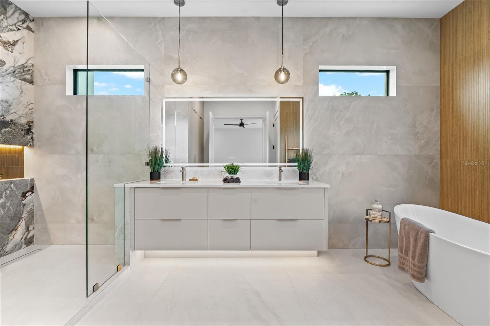 1683 SIESTA DR, SARASOTA, FL, 34239