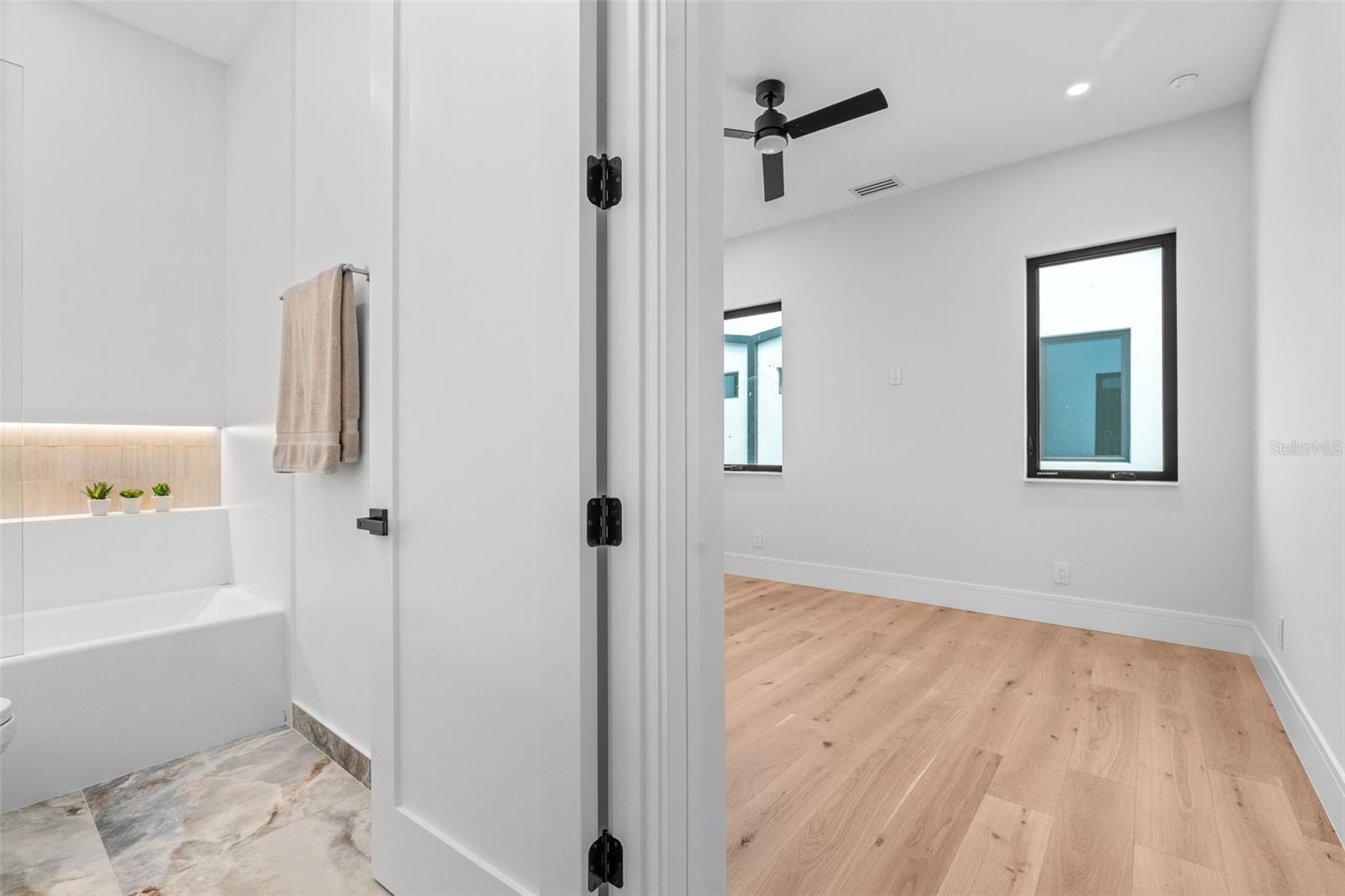 1683 SIESTA DR, SARASOTA, FL, 34239