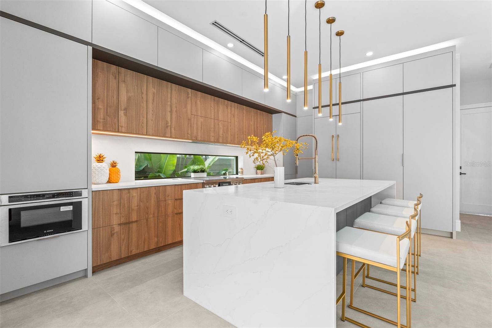 1683 SIESTA DR, SARASOTA, FL, 34239