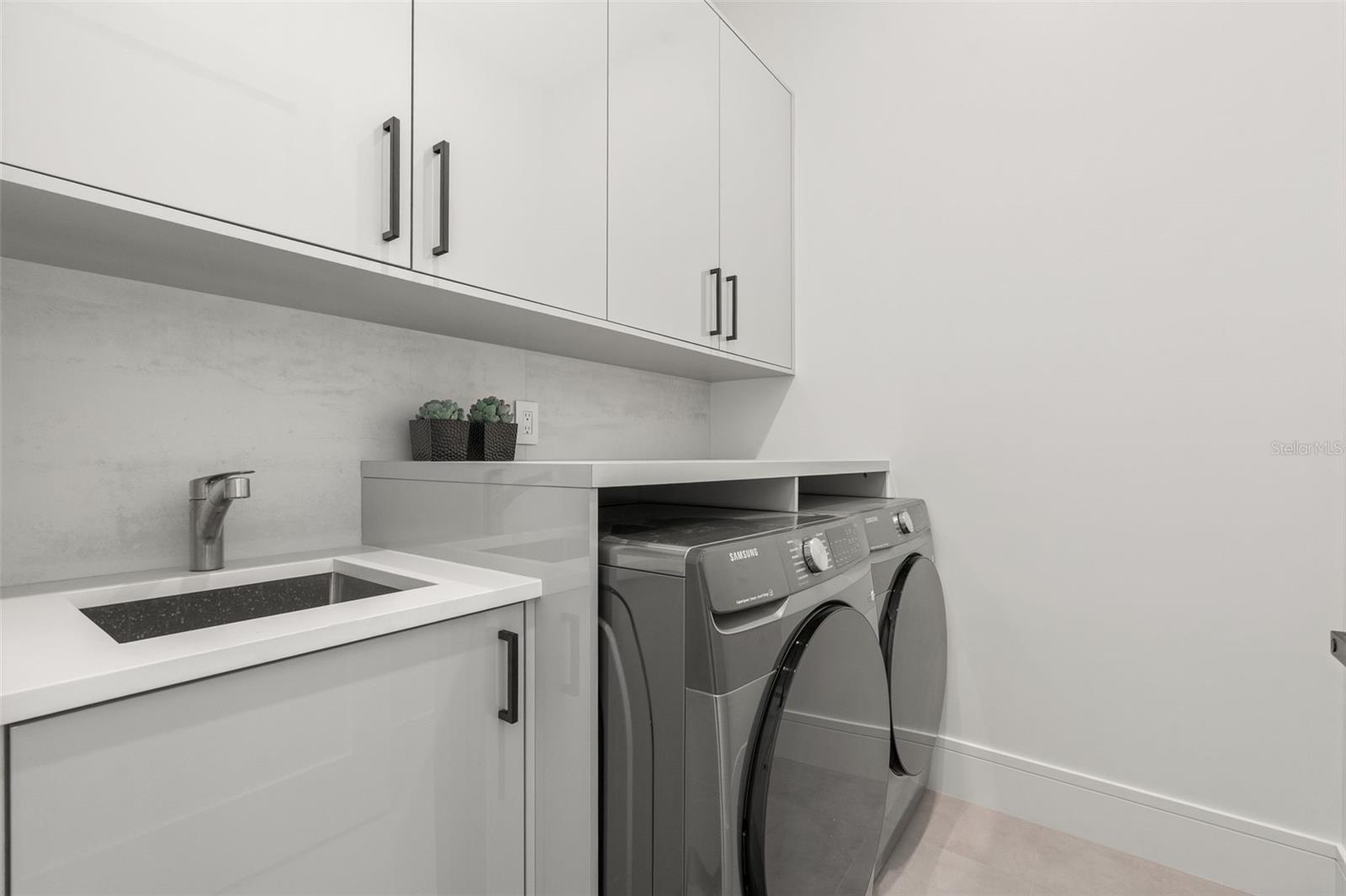 1683 SIESTA DR, SARASOTA, FL, 34239