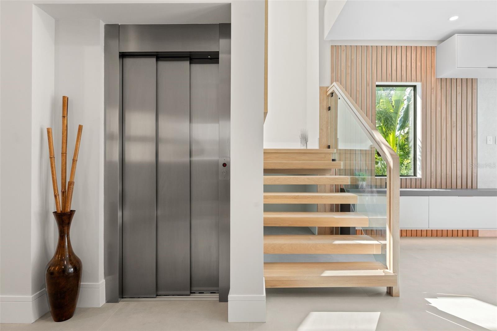 1683 SIESTA DR, SARASOTA, FL, 34239