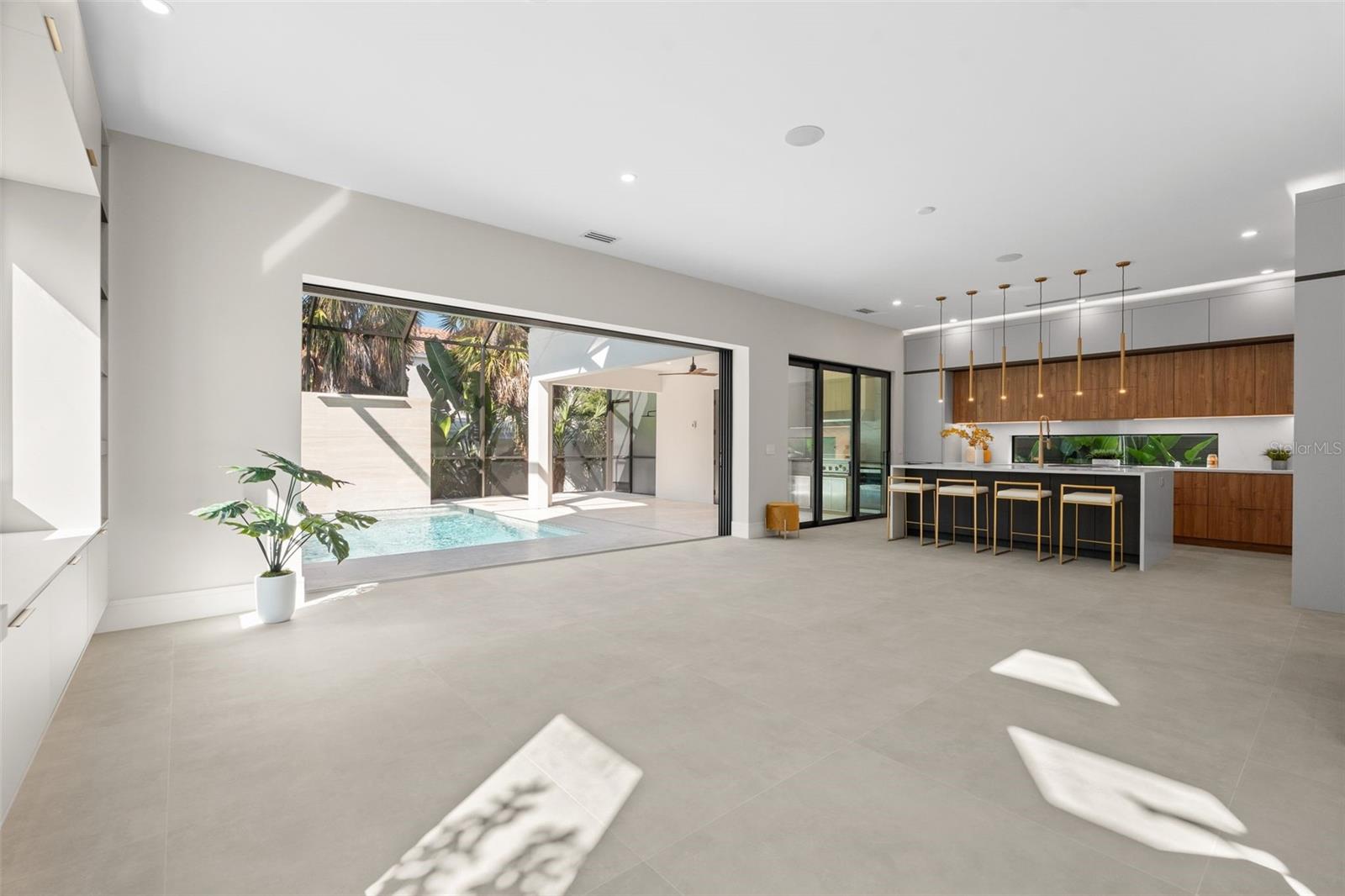 1683 SIESTA DR, SARASOTA, FL, 34239