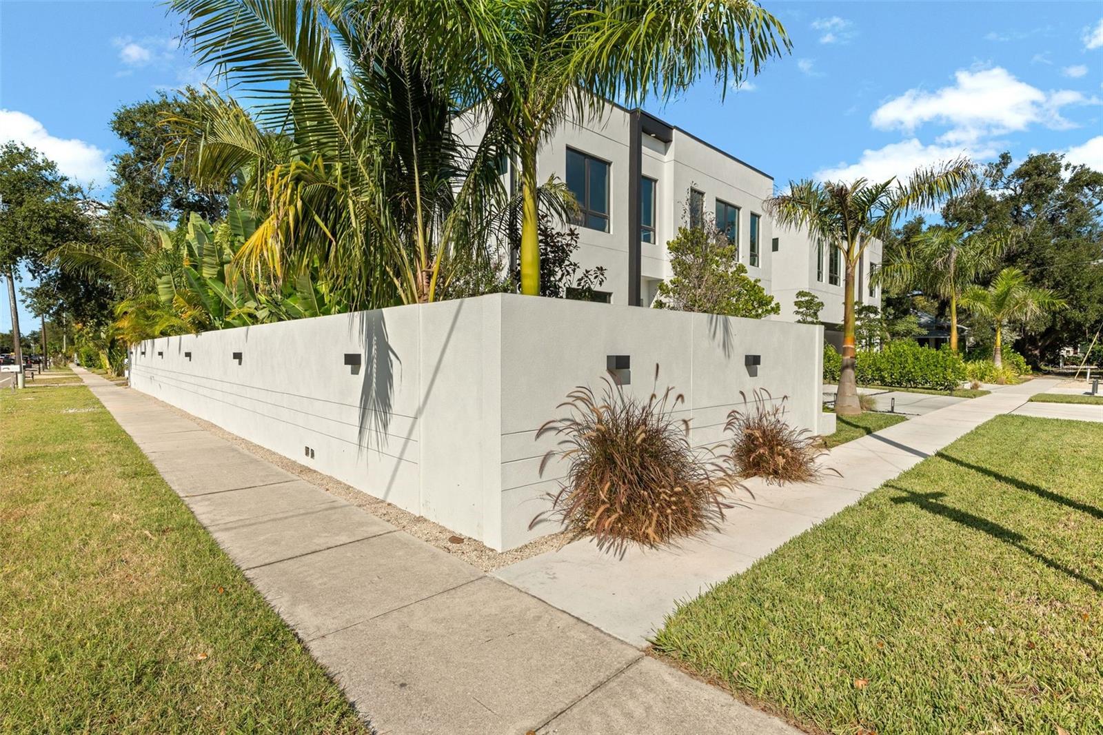 1683 SIESTA DR, SARASOTA, FL, 34239