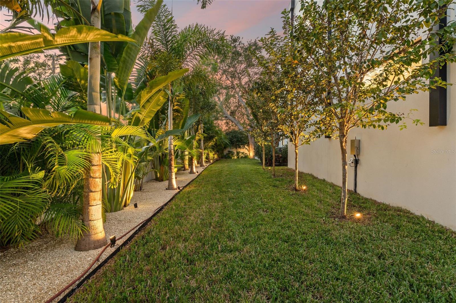 1683 SIESTA DR, SARASOTA, FL, 34239