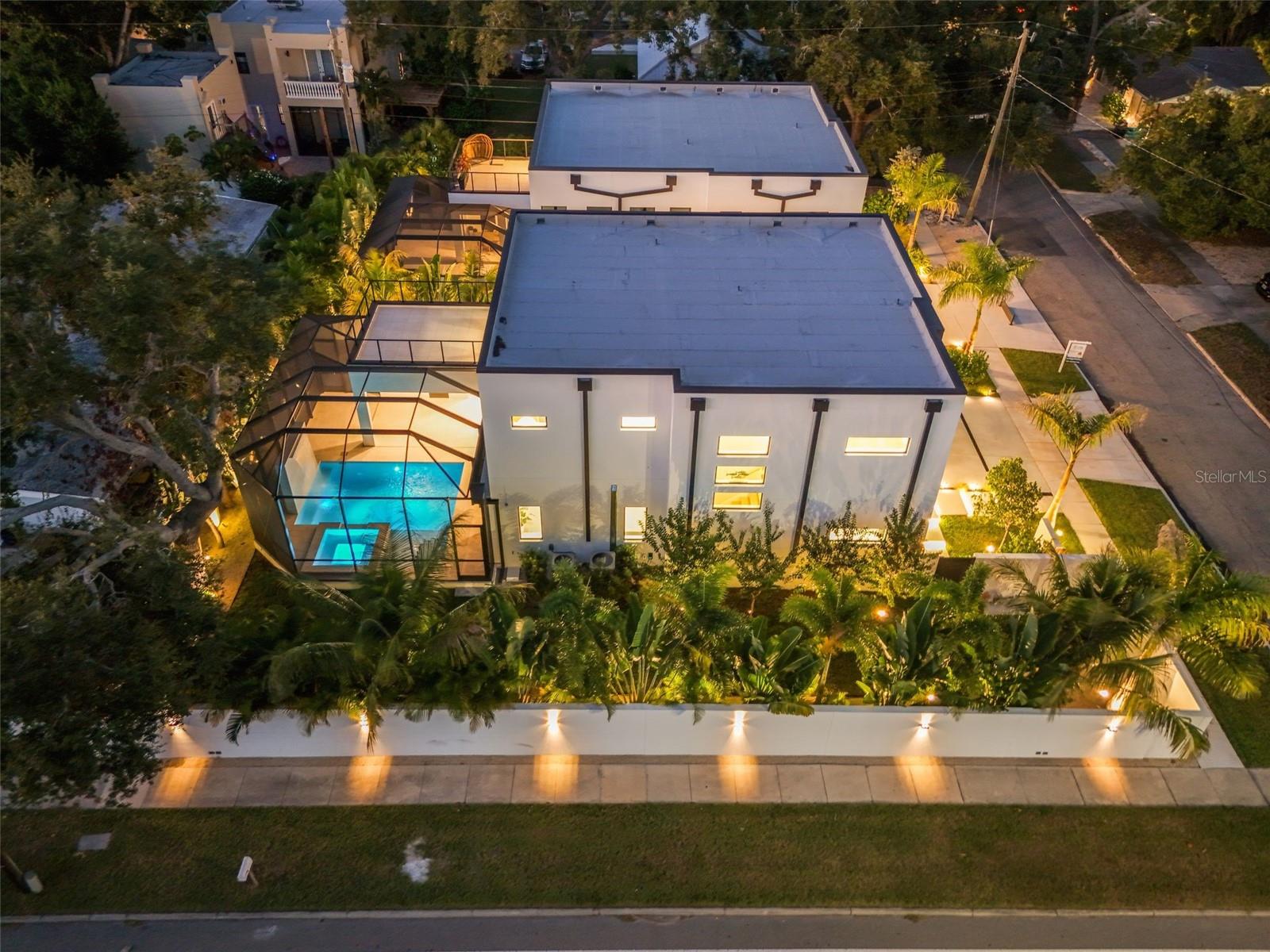 1683 SIESTA DR, SARASOTA, FL, 34239