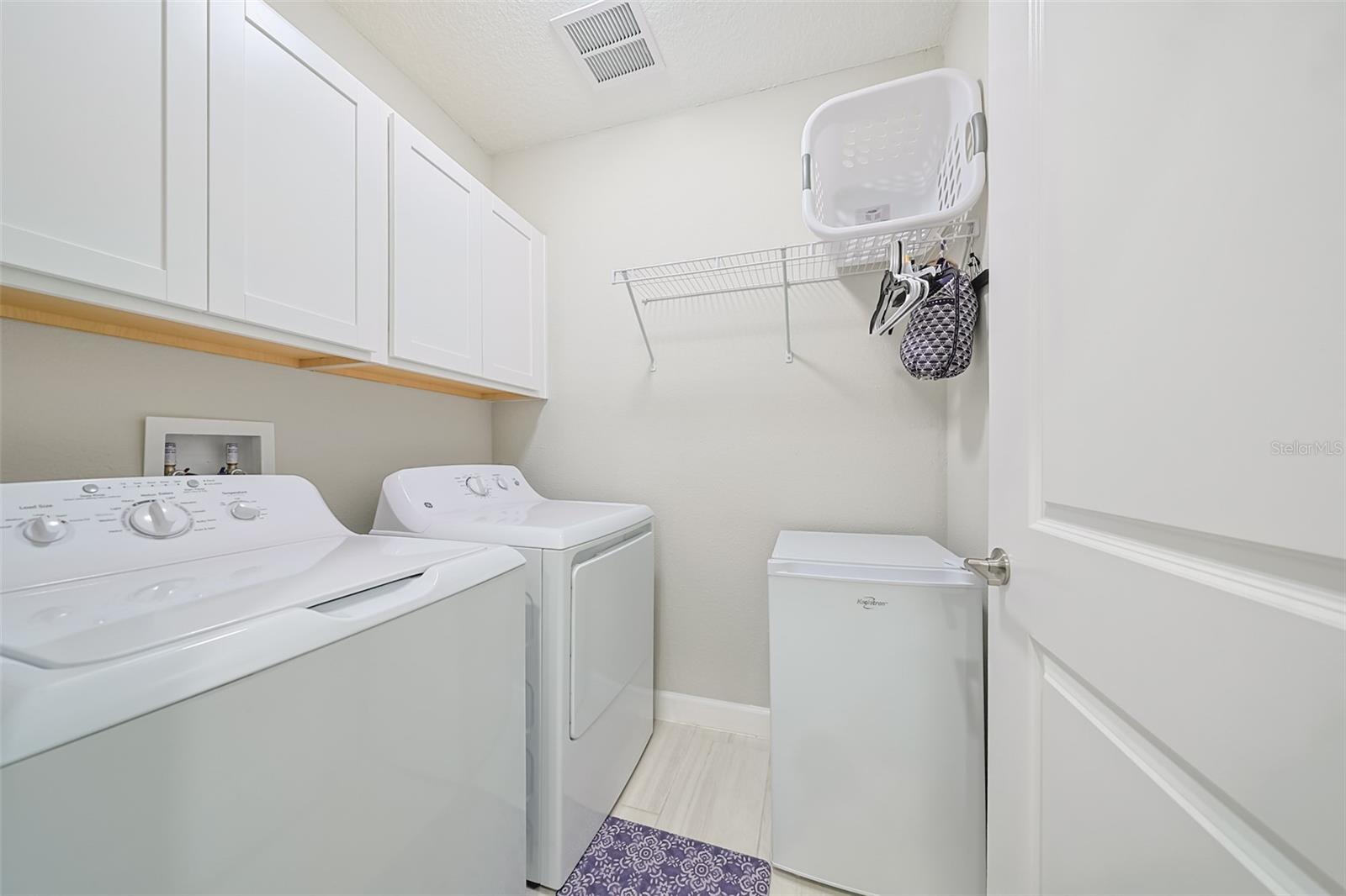Laundry room - Main floor