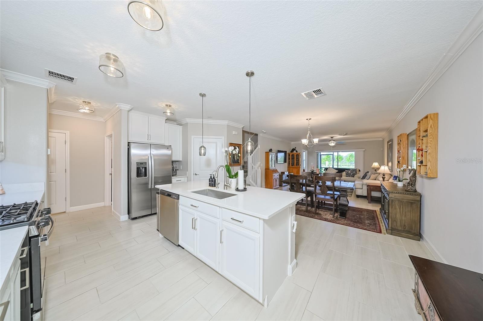 Light and bright open floorplan