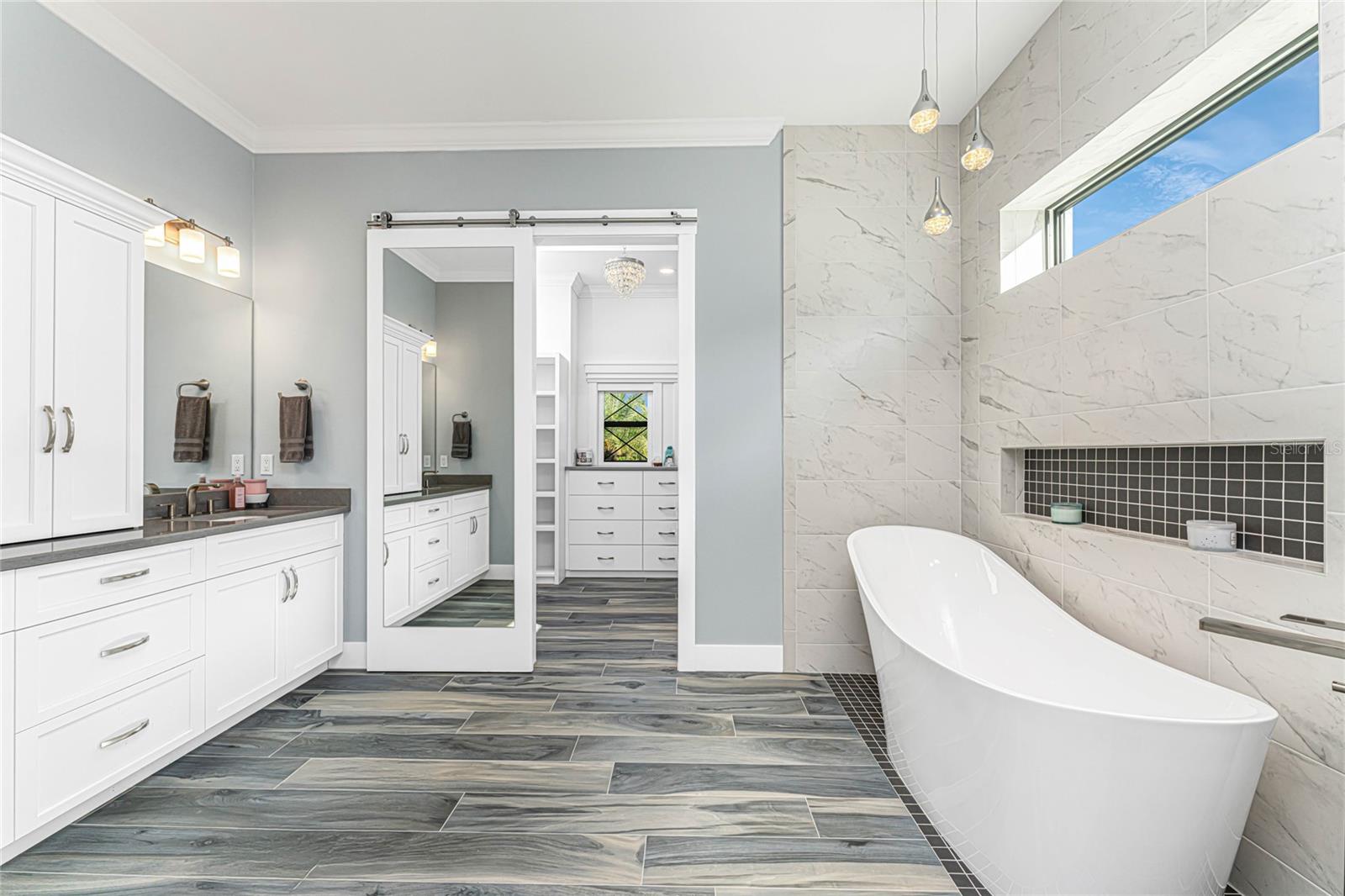 16668 LIGGETT CIR, PORT CHARLOTTE, FL, 33981