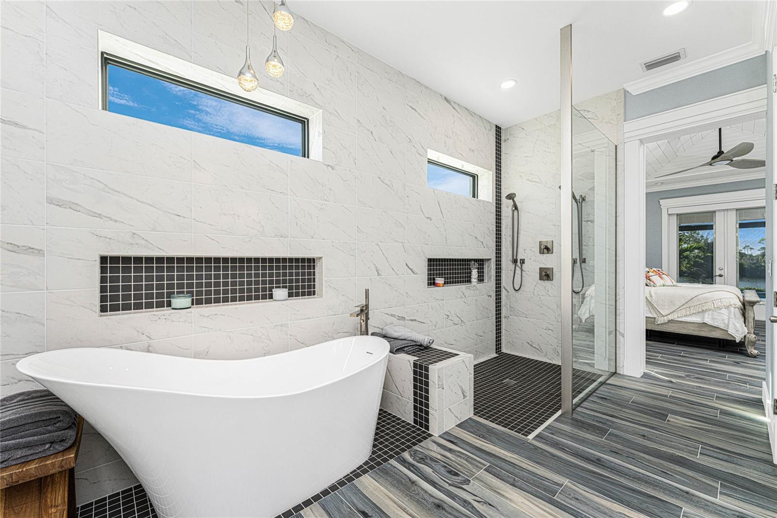 16668 LIGGETT CIR, PORT CHARLOTTE, FL, 33981