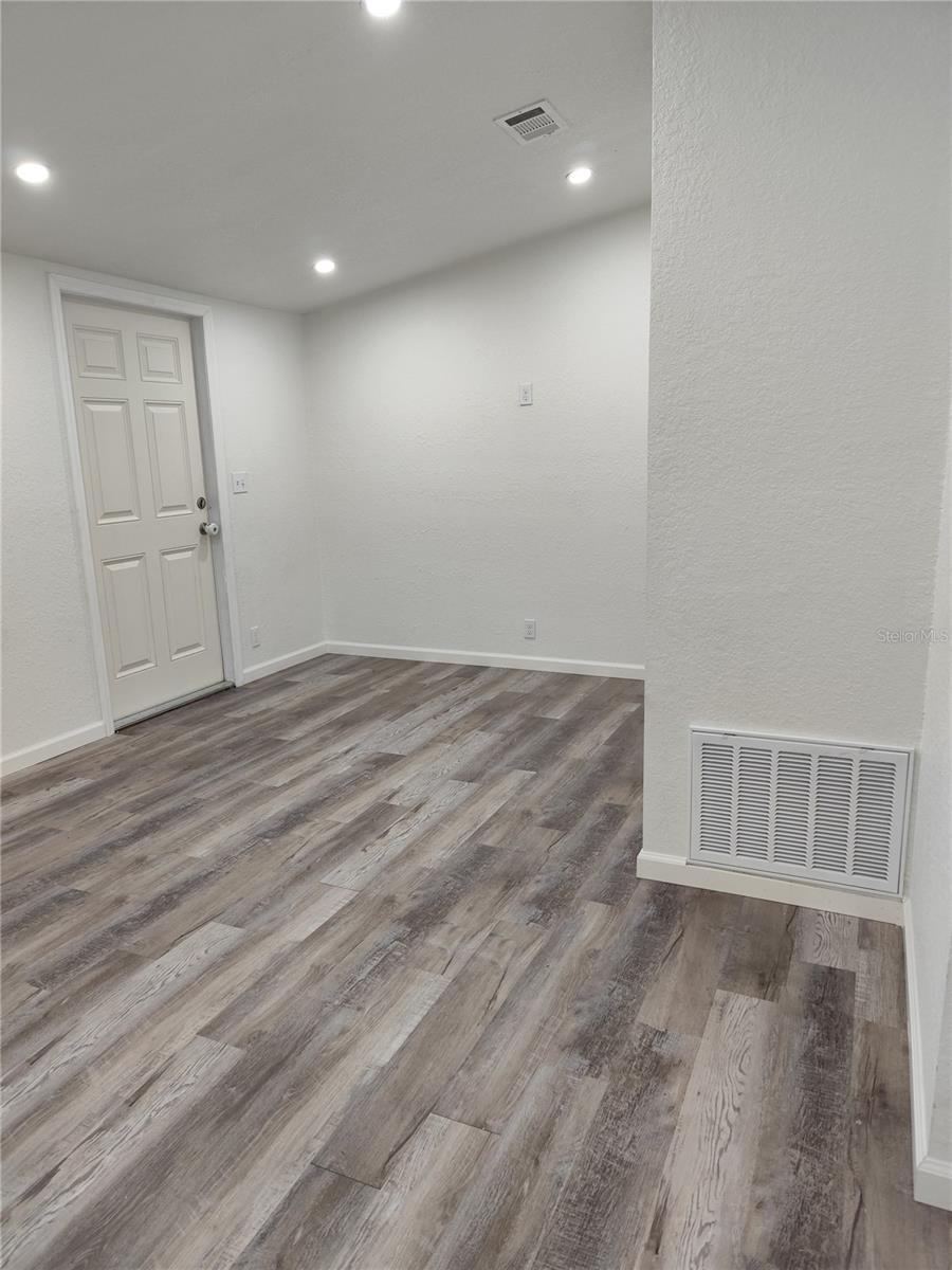 9800 OAKS ST, TAMPA, FL, 33635