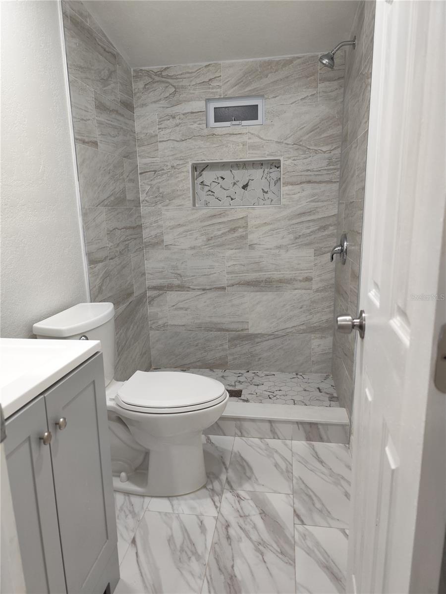 9800 OAKS ST, TAMPA, FL, 33635