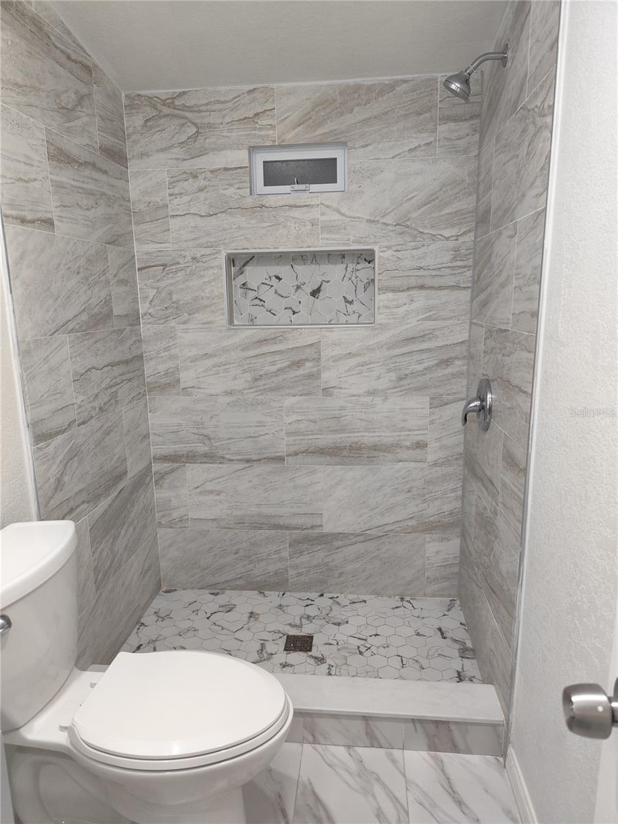 9800 OAKS ST, TAMPA, FL, 33635