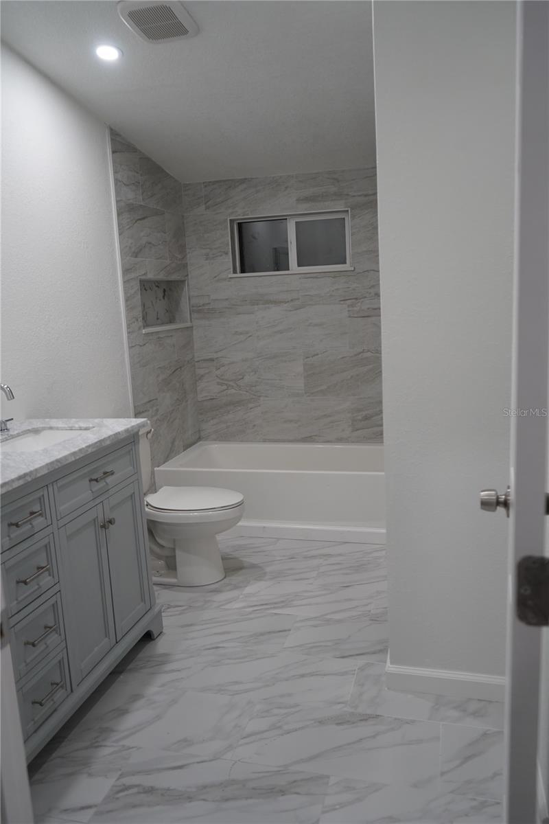 9800 OAKS ST, TAMPA, FL, 33635